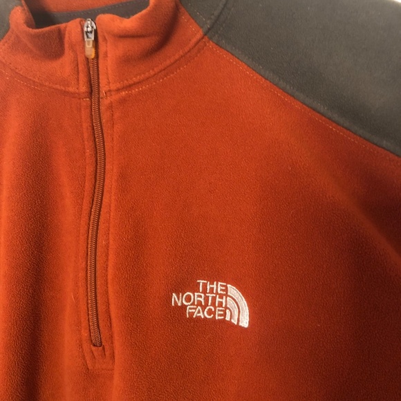 The North Face 1/4 zip fleece - Picture 2 of 4